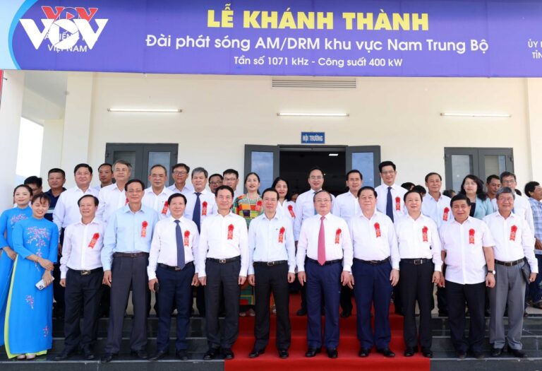 Đưa làn sóng phát thanh vươn xa tới đồng bào, chiến sỹ khu vực Nam Trung bộ và quần đảo Trường Sa
