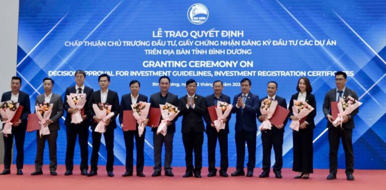 Bình Dương trao các giấy chứng nhận đầu tư dự án hơn 1,7 tỷ đô la Mỹ