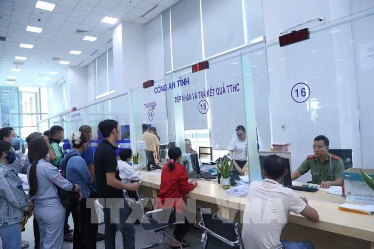 Thông suốt, không gián đoạn trong ngày đầu chuyển giao nhiệm vụ QLNN tại Bình Dương